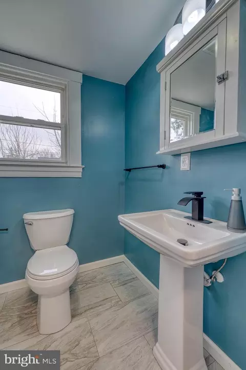 Bath - 606 Aldershot Rd, Baltimore, MD 21229 photo 1 of 5