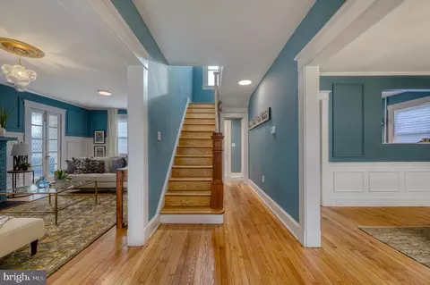 Entry Way - 606 Aldershot Rd, Baltimore, MD 21229 photo 2 of 7