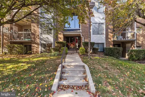 6 Mullingar Ct #101, Lutherville Timonium, MD 21093