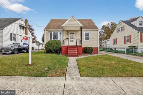 21 N Hawthorne Rd, Middle River, MD 21220