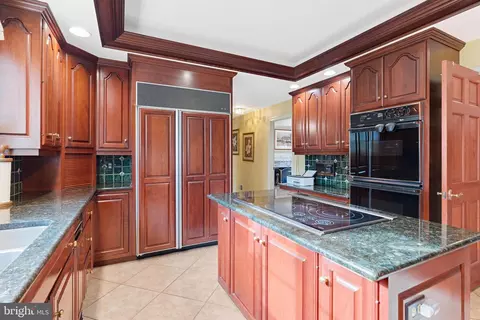 Kitchen - 11 Glenberry Ct, Phoenix, MD 21131 photo 3 of 4