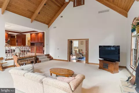 Living - 11 Glenberry Ct, Phoenix, MD 21131 photo 3 of 4