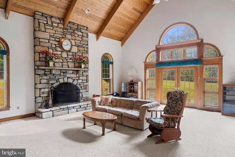 Living - 11 Glenberry Ct, Phoenix, MD 21131 photo 1 of 4