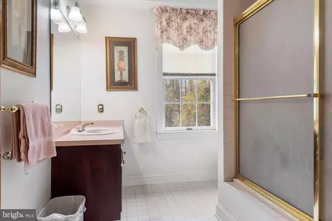 Bath - 11 Glenberry Ct, Phoenix, MD 21131 photo 3 of 5