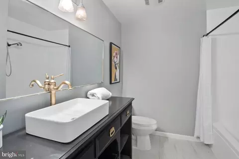 Bath - 121 3rd Ave, Halethorpe, MD 21227 photo 1 of 3