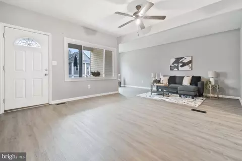 Living - 121 3rd Ave, Halethorpe, MD 21227 photo 1 of 2