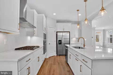 10619 Wennington St, Middle River, MD 21220