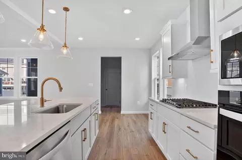 10619 Wennington St, Middle River, MD 21220 photo 4