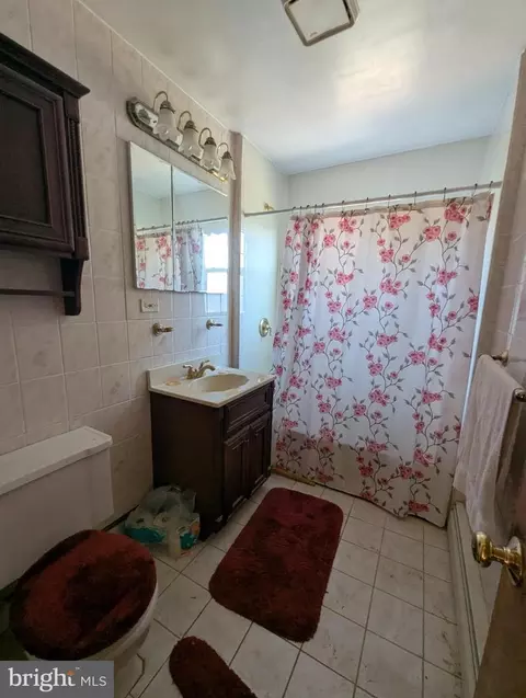 Bath - 3523 Edwards Ln, Middle River, MD 21220 photo 1 of 1