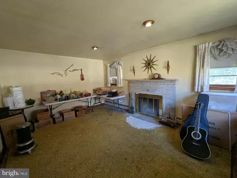 Living - 3523 Edwards Ln, Middle River, MD 21220 photo 3 of 4