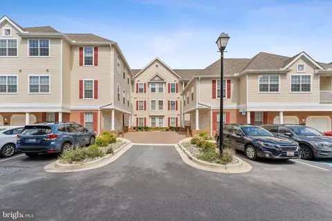 5002 Hollington Dr #301, Owings Mills, MD 21117