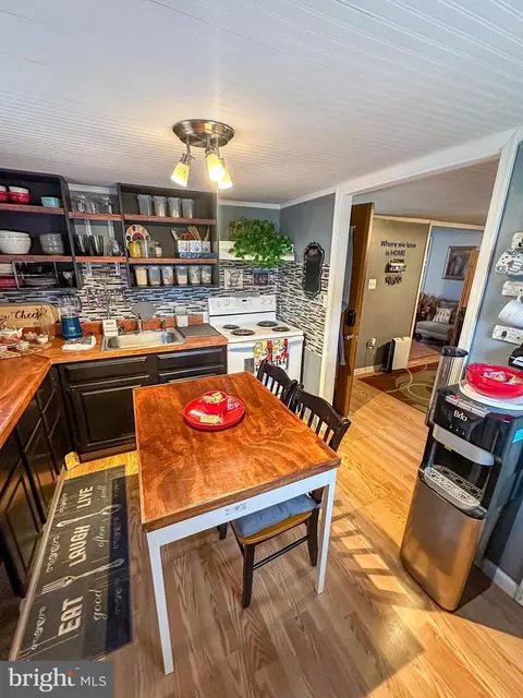 112 Trailway Rd, Middle River, MD 21220 photo 4
