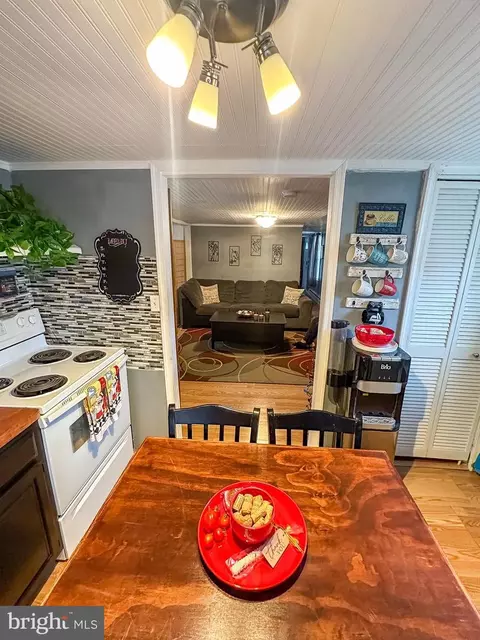 112 Trailway Rd, Middle River, MD 21220 photo 5