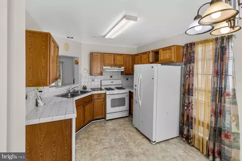 7527 Maury, Windsor Mill, MD 21244 photo 19