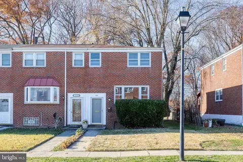 957 Circle Dr, Halethorpe, MD 21227