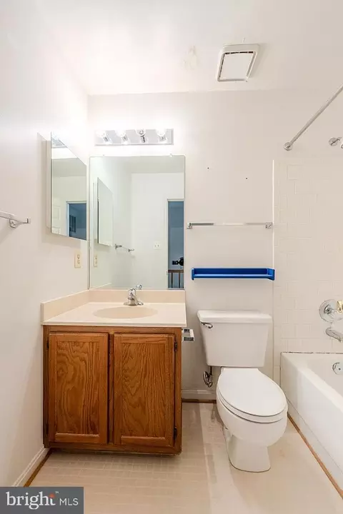 Bath - 1130 Kelfield Dr #1130, Halethorpe, MD 21227 photo 2 of 2