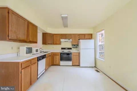 Kitchen - 1130 Kelfield Dr #1130, Halethorpe, MD 21227 photo 1 of 1