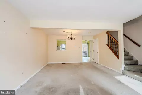 Living - 1130 Kelfield Dr #1130, Halethorpe, MD 21227 photo 3 of 4