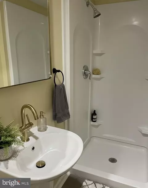 Bath - 1529 Clairidge Rd, Gwynn Oak, MD 21207 photo 6 of 7