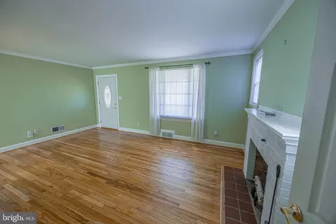 Living - 1243 Linden Ave, Halethorpe, MD 21227 photo 2 of 3
