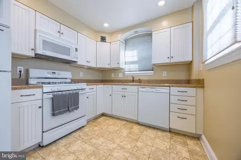 Kitchen - 1243 Linden Ave, Halethorpe, MD 21227 photo 2 of 4