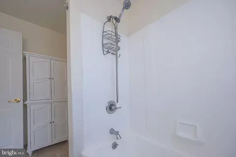 Bath - 1243 Linden Ave, Halethorpe, MD 21227 photo 3 of 5
