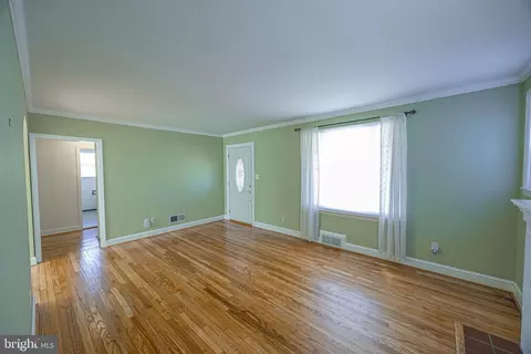 Living - 1243 Linden Ave, Halethorpe, MD 21227 photo 1 of 3