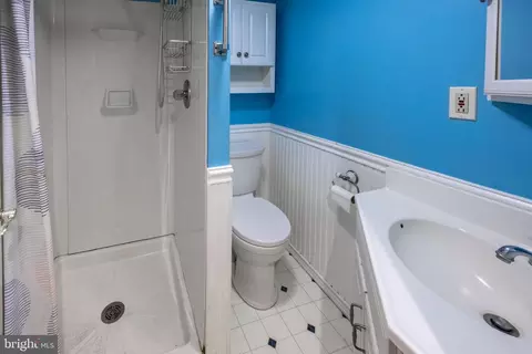 Bath - 1243 Linden Ave, Halethorpe, MD 21227 photo 5 of 5