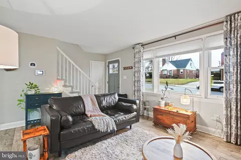 Entry Way - 3417 Fairview Rd, Baltimore, MD 21207 photo 3 of 10