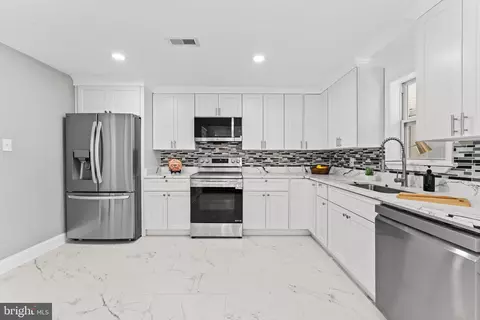 Kitchen - 1013 Cord St, Middle River, MD 21220 photo 3 of 3