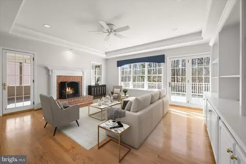 Living - 1112 Hampton Garth, Towson, MD 21286 photo 11 of 17