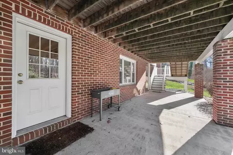 Exterior - 1112 Hampton Garth, Towson, MD 21286 photo 9 of 17