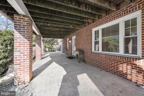 Exterior - 1112 Hampton Garth, Towson, MD 21286 photo 10 of 17