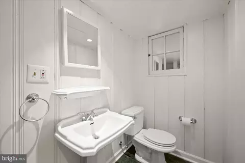 Bath - 1112 Hampton Garth, Towson, MD 21286 photo 6 of 7