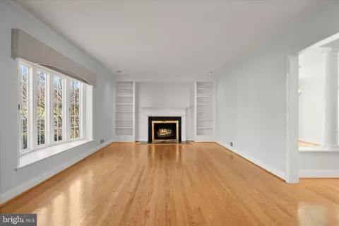 Living - 1112 Hampton Garth, Towson, MD 21286 photo 2 of 17