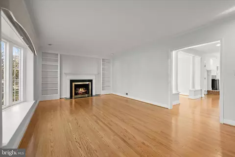 Living - 1112 Hampton Garth, Towson, MD 21286 photo 4 of 17