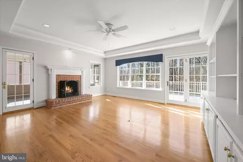 Living - 1112 Hampton Garth, Towson, MD 21286 photo 14 of 17