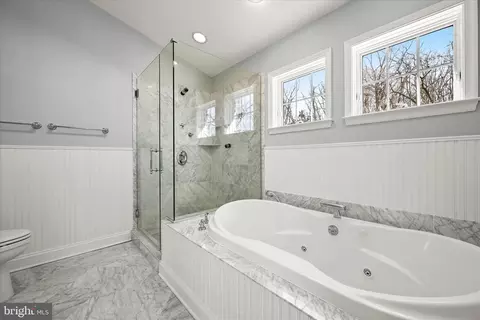 Bath - 1112 Hampton Garth, Towson, MD 21286 photo 2 of 7