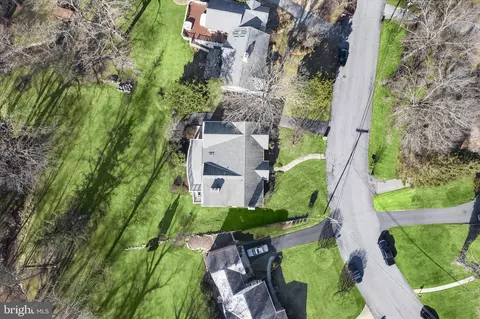 View/Area - 1112 Hampton Garth, Towson, MD 21286 photo 3 of 5