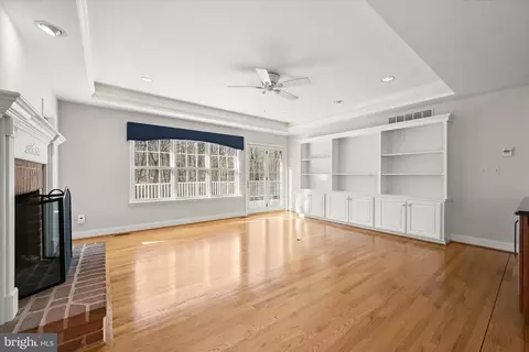 Living - 1112 Hampton Garth, Towson, MD 21286 photo 13 of 17