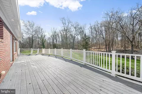 Exterior - 1112 Hampton Garth, Towson, MD 21286 photo 5 of 17