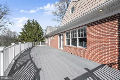 Exterior - 1112 Hampton Garth, Towson, MD 21286 photo 4 of 17
