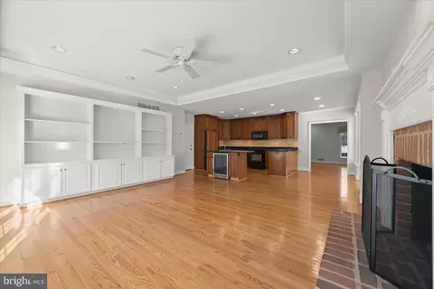 Living - 1112 Hampton Garth, Towson, MD 21286 photo 12 of 17