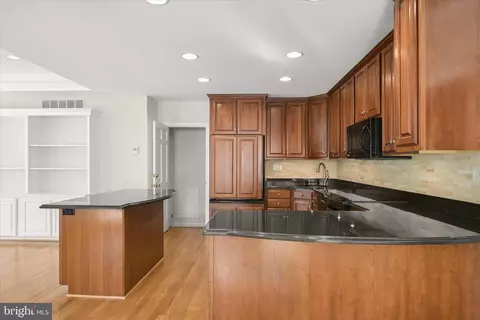 Kitchen - 1112 Hampton Garth, Towson, MD 21286 photo 4 of 4