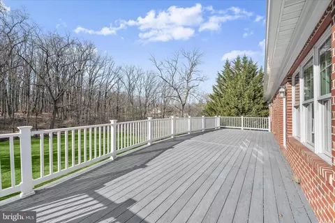 Exterior - 1112 Hampton Garth, Towson, MD 21286 photo 6 of 17
