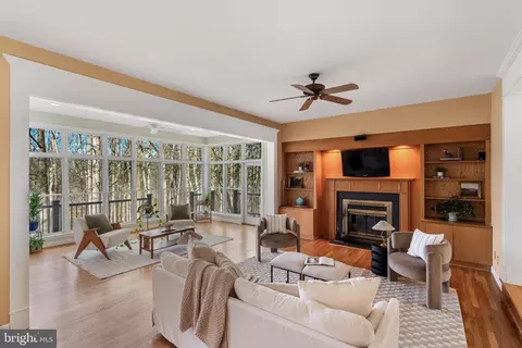 Living - 10 Seven Springs Ct, Phoenix, MD 21131 photo 2 of 3