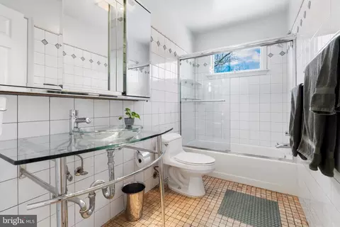 Bath - 10 Seven Springs Ct, Phoenix, MD 21131 photo 3 of 3