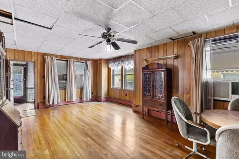 Living - 7627 Carson Ave, Baltimore, MD 21224 photo 2 of 4