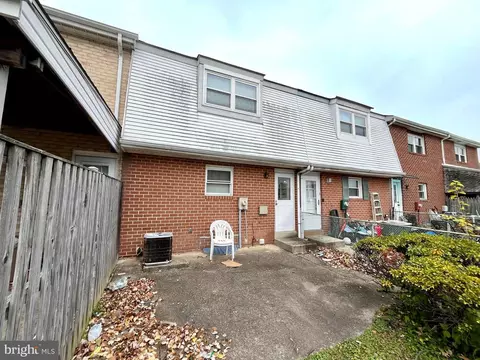 1014 Stormont Cir, Halethorpe, MD 21227 photo 3