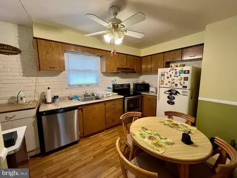 1014 Stormont Cir, Halethorpe, MD 21227 photo 6